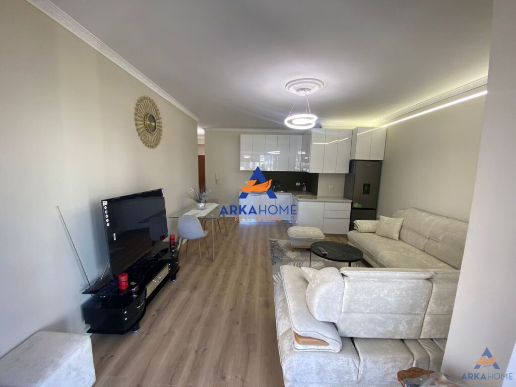 AFFITTASI APPARTAMENTO 1+1+BALCONE "COMPLESSO URSLUGA, EX STAZIONE DEI TRENI" 70.000 LEKE