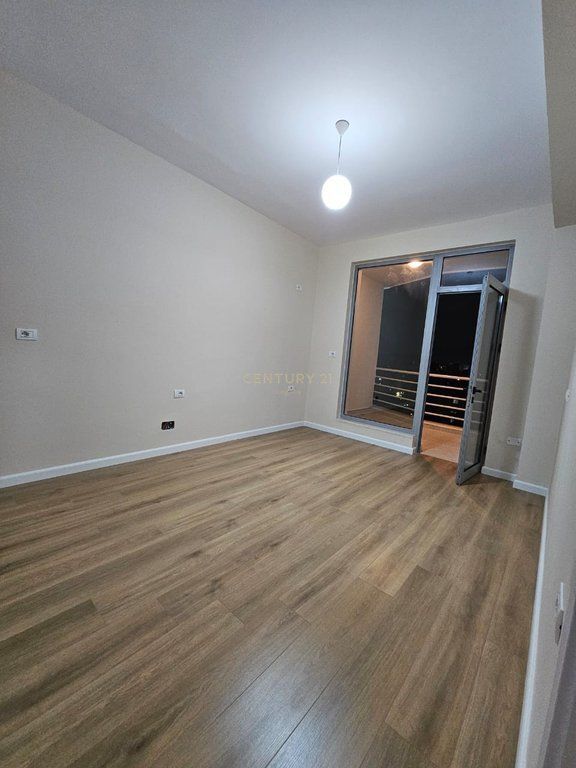 SHITET APARTAMENT 1+1 – RRUGA E KAVAJËS, TIRANË