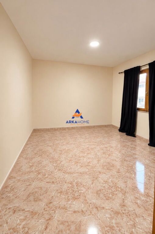 AFFITTASI VILLA SU 3 PIANI " VIA SPIRO ÇIPI, TIRANA " 200.000 LEK