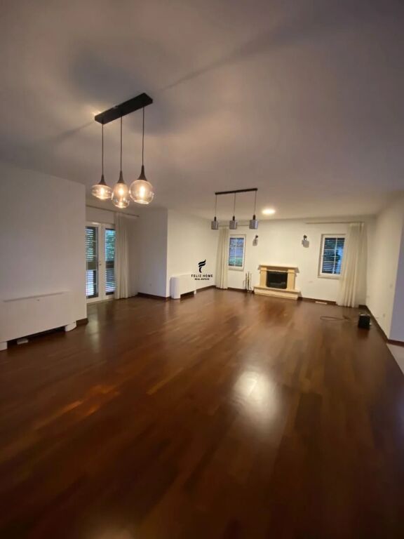 3-STOREY VILLA FOR RENT TEG 350,000 LEKE FH-97099