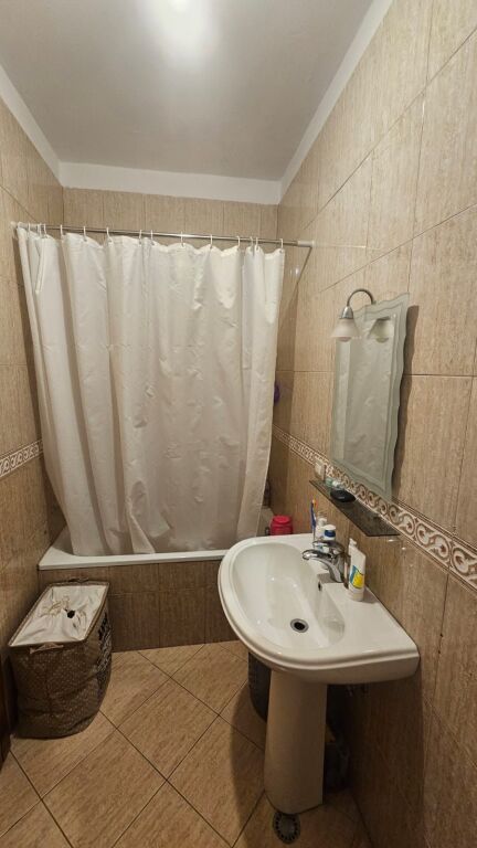 Apartament 1+1 per qera Petronini !