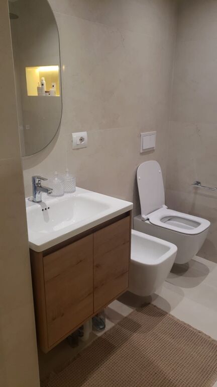 Jepet me qira 2+1+parkim AKSESS TIRANA ISH DOGANA 80.000 leke