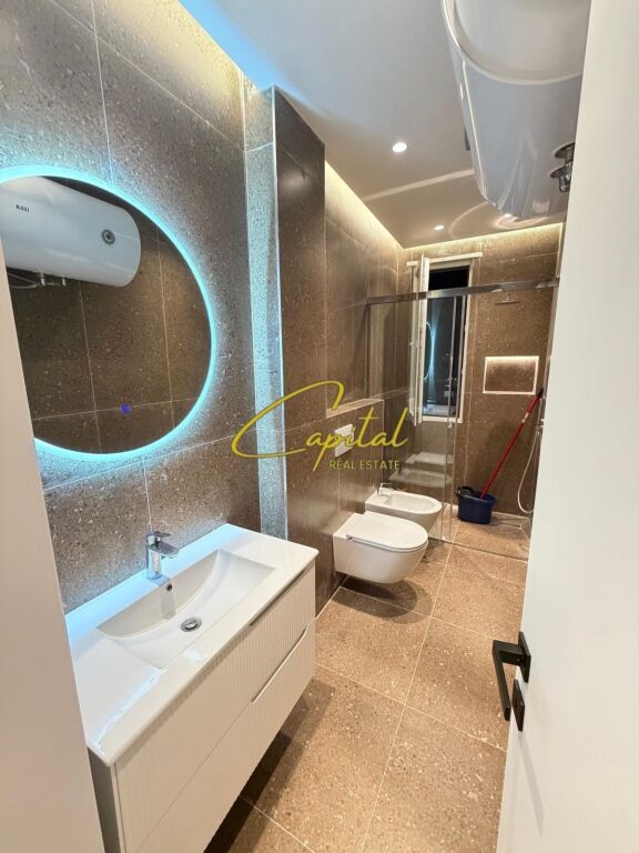 SHITET APARTAMENT 2+1 BRRYLI 18.300.000 LEKE