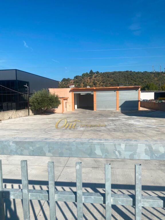 AUTOSTRADA TIRANA DURRES MAGAZZINO IN AFFITTO