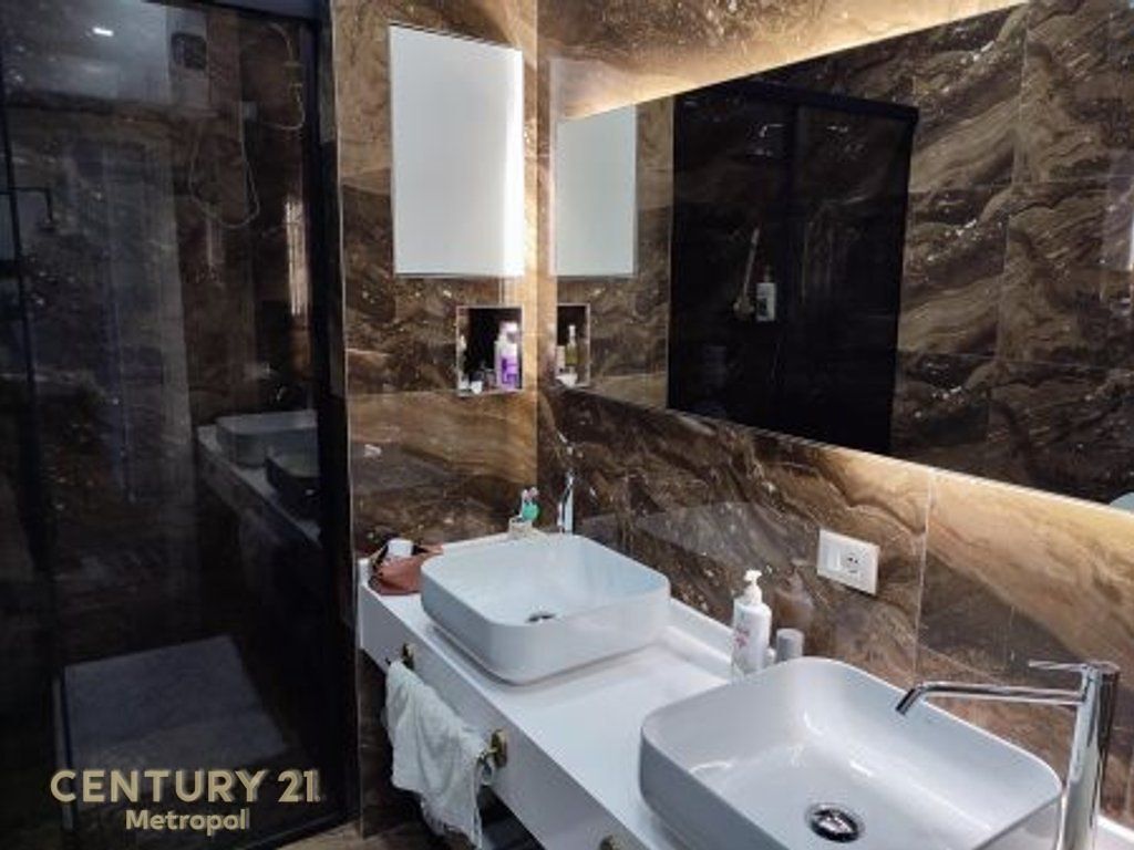 Apartament 2+1+ Parkim+ Oborr me qira tek Liqeni I Thate