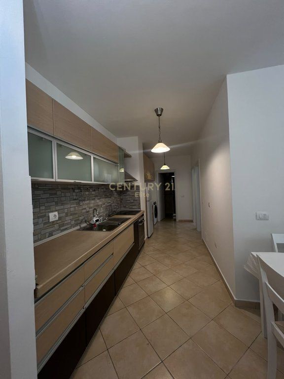 APPARTAMENTO 2+1 IN AFFITTO – 21 DICEMBRE 800 € /Mese 75.000 Lek /Mese