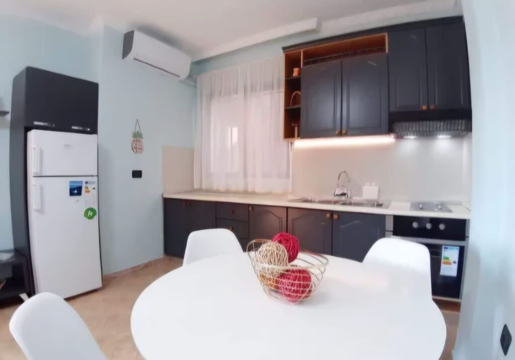 Jepet apartament 1+1 me qira tek Inxhinieria e Ndertimit , prane Karburant Gega Oil , Inxhinieria e Ndertimit , Zogu i Zi , 21 Dhjetori , Ish Fusha e Aviacionit .
