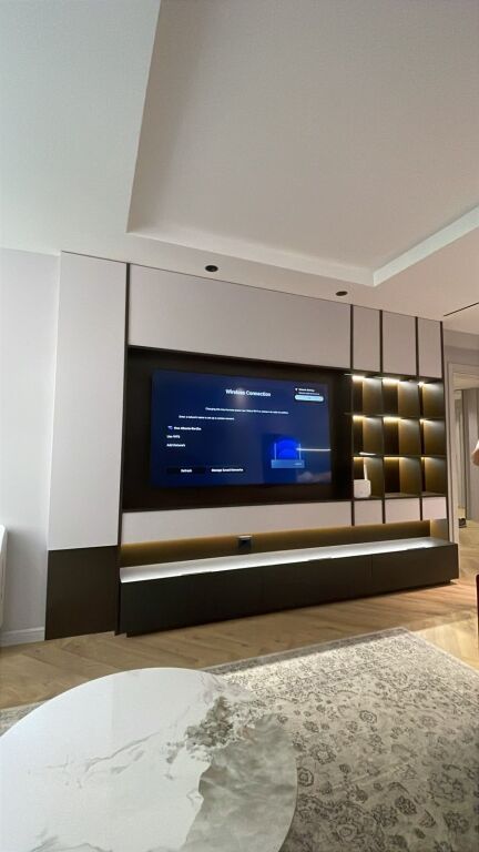 Jepet apartament 2+1+2 me qira tek Stadiumi Dinamo , Sheshi Willson , ish Blloku , Rruga Andon Zako Cajupi .
