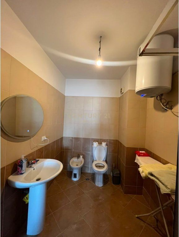 APARTAMENT 2+1 NË SHITJE | BULEVARDI ZHAN D'ARK, SHUME PRANË MATERNITETIT TË RI!!