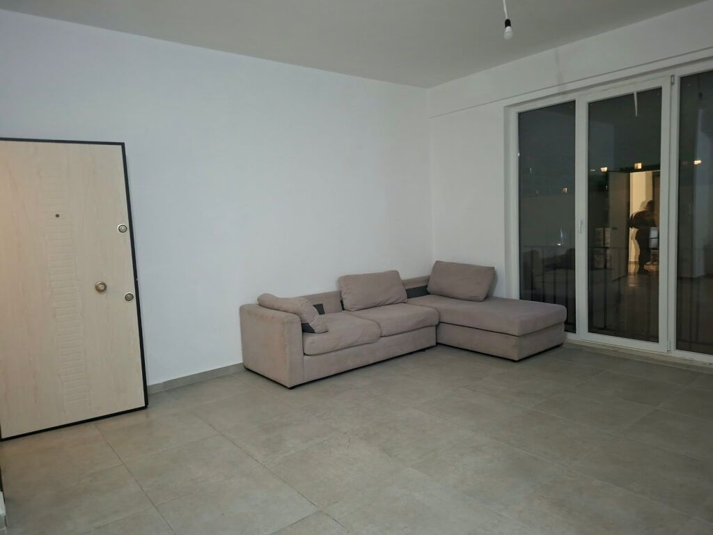 Apartament me qera 2+1 📍5 Maj, prane rrethrrotullimit - 450 mije leke