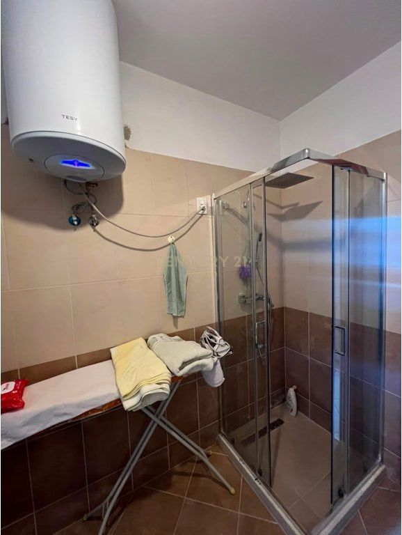 APARTAMENT 2+1 NË SHITJE | BULEVARDI ZHAN D'ARK, SHUME PRANË MATERNITETIT TË RI!!
