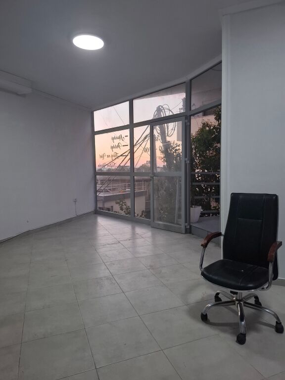 Dyqan 40m2 per qera - 20.000Lek/Muaj - Fresk prane Motel Gaxheri