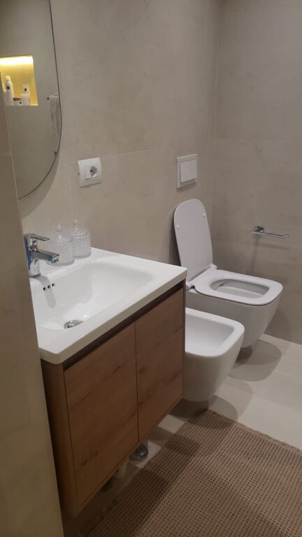 Jepet me qira 2+1+parkim AKSESS TIRANA ISH DOGANA 80.000 leke
