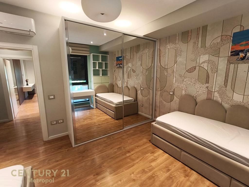 Apartament 2+1+ Parkim+ Oborr me qira tek Liqeni I Thate