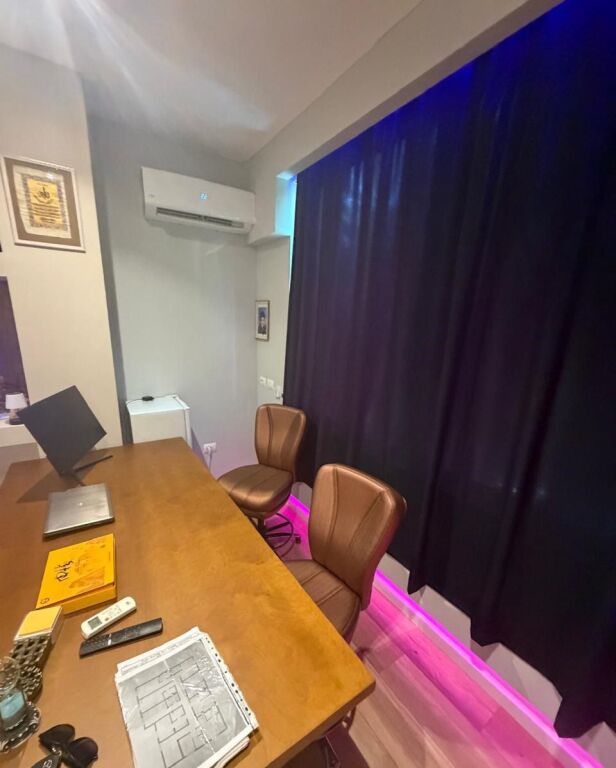 Qera | Zyrë | 21 Dhjetori | 800 €/muaj