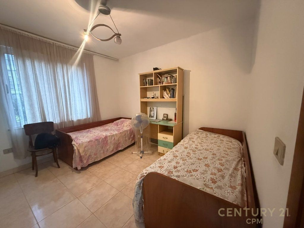 Apartament 2+1 Me Qira në Komunën e Parisit, Tiranë – 500€ | 90 m²