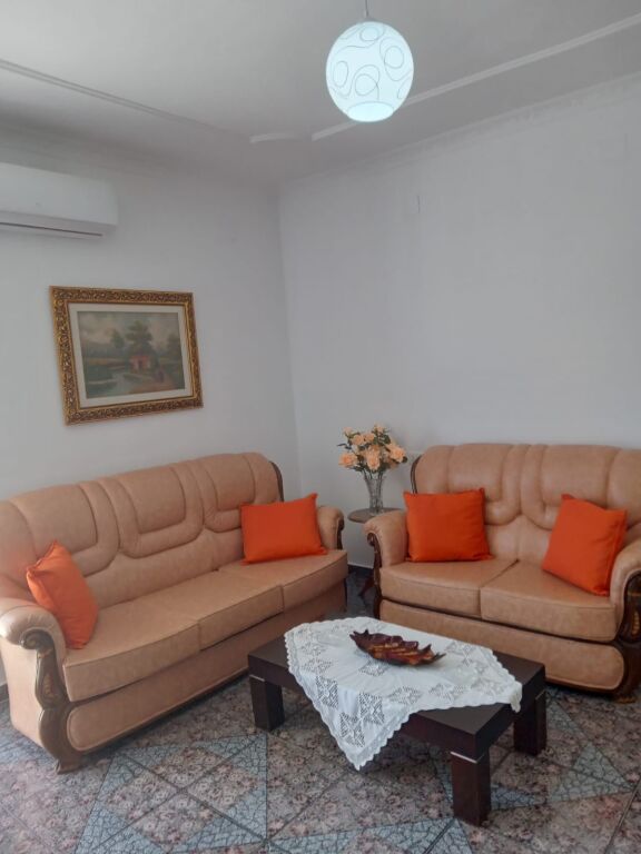 🏡1+1  JEPET ME QIRA – VILË ME HYRJE TË PAVARUR