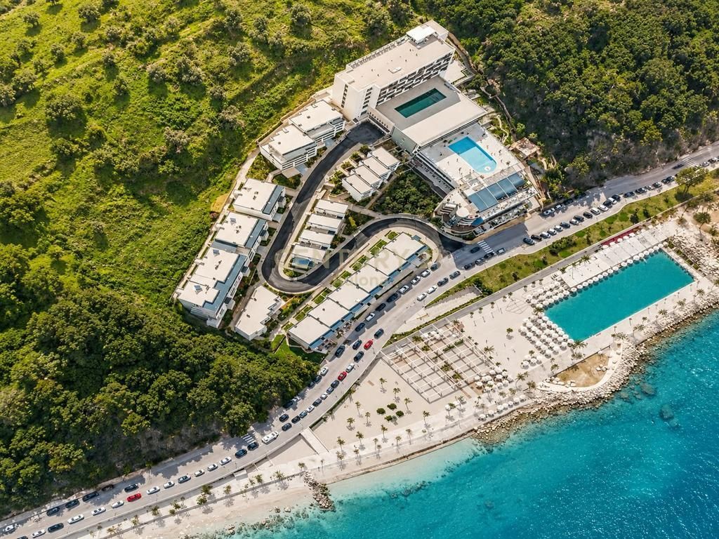 Luxury Penthouse with Panoramic View on the Southern Riviera