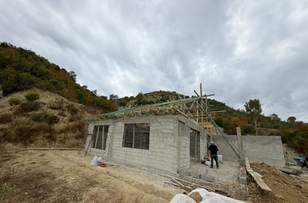 Shitje | Vilë 4 + 1 | Peze-Helmes | 290000 €