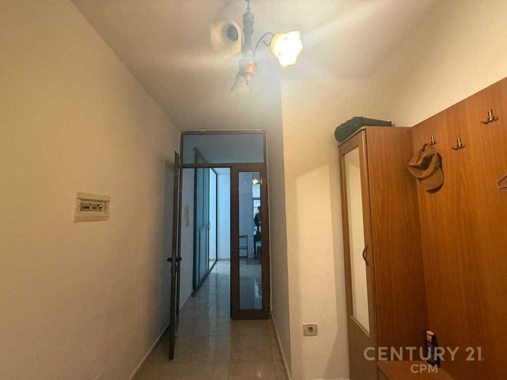 Apartament 2+1 Me Qira në Komunën e Parisit, Tiranë – 500€ | 90 m²