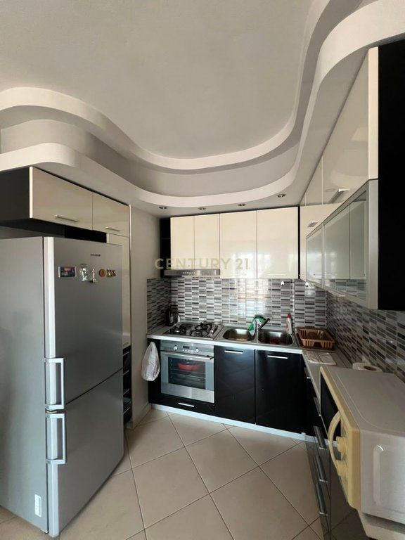 APARTAMENT 2+1 NË SHITJE | BULEVARDI ZHAN D'ARK, SHUME PRANË MATERNITETIT TË RI!!