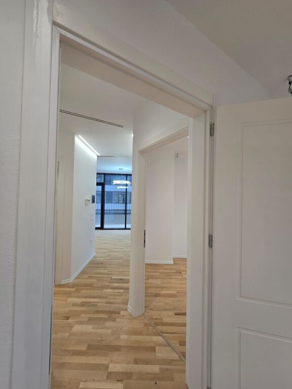 Shitet Apartament 2+1+2+ post parkimi Lake view