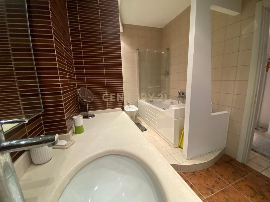 Apartament 2+1+2 per shitje te Kompleksi Dinamo