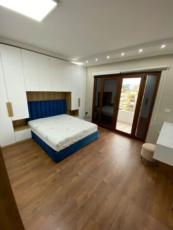 APARTAMENT ME QERA 3+1+2 BLLOK 200.000 LEKE FH-97016