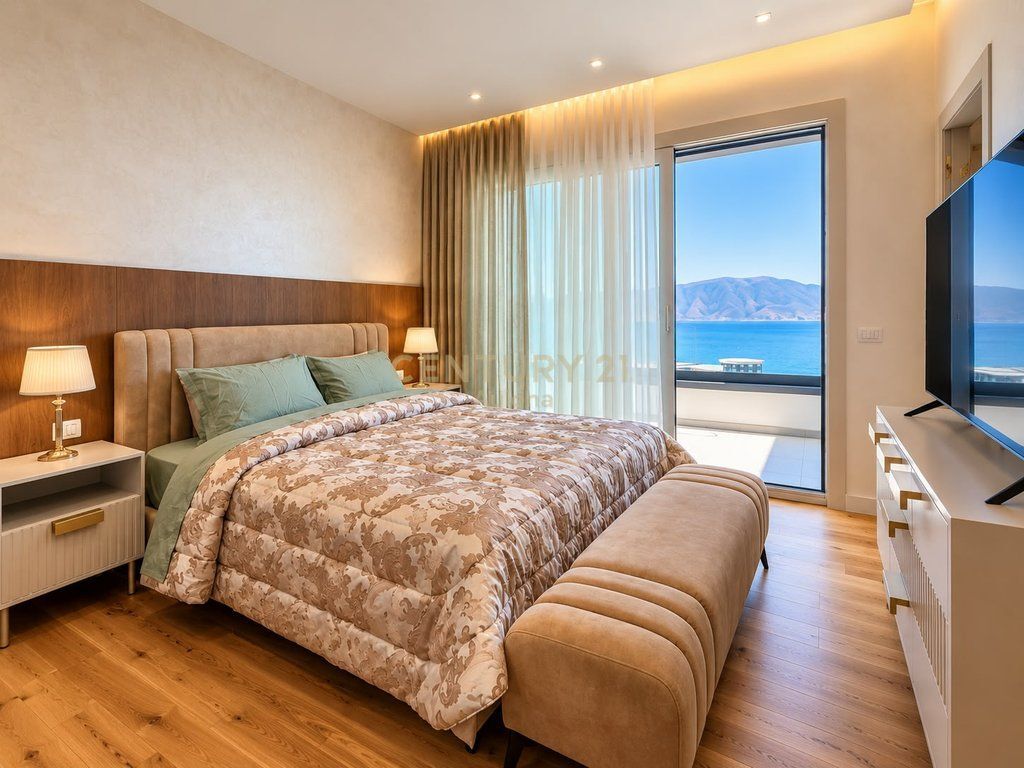 Luxury Penthouse with Panoramic View on the Southern Riviera