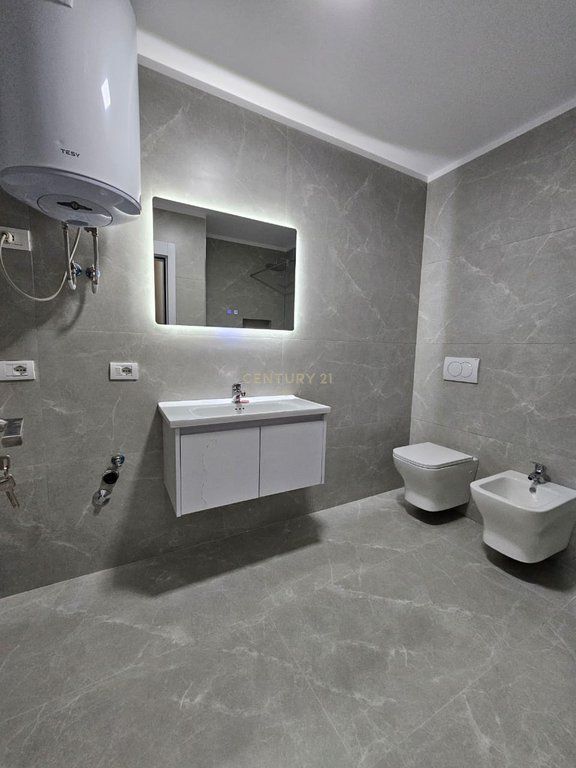 🏡 SHITET APARTAMENT 1+1 – RRUGA E KAVAJËS, TIRANË