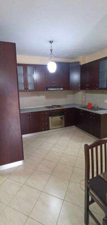 Rent | Apartament 2 + 1 | Komuna Parisit | 650 €/month