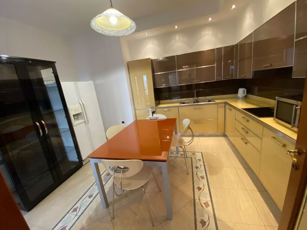 APARTAMENT ME QERA 4+3+3 BLLOK 350.000 LEKE FH-97032
