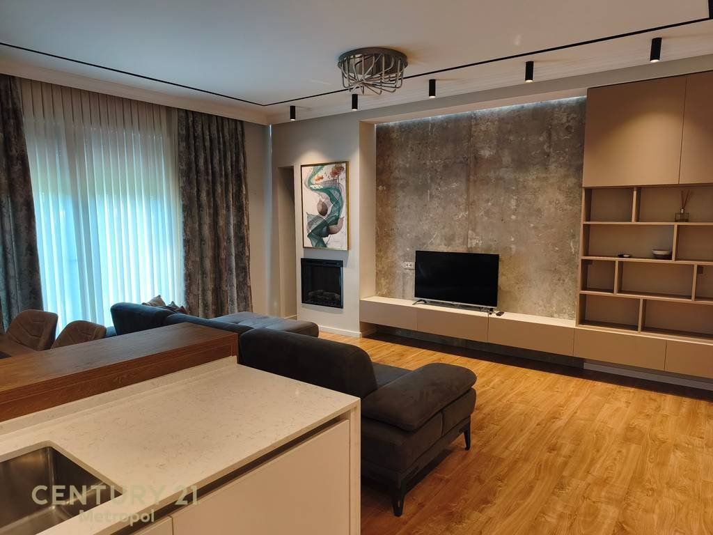 Apartament 2+1+ Parkim+ Oborr me qira tek Liqeni I Thate