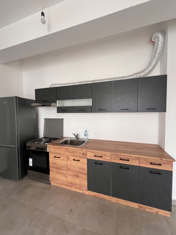 Affittasi Appartamento 2+1+1 con Balcone