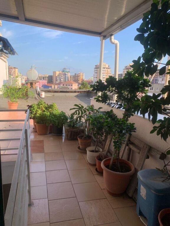 Jepet Me Qera Apartament 2+1+1 Ballkon