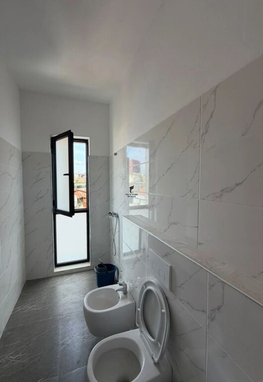 APARTAMENT ME QERA 2+1+2 VASIL SHANTO 130.000 LEKE FH-97109