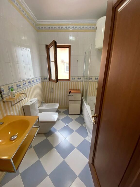 APARTAMENT ME QERA 4+3+3 BLLOK 350.000 LEKE FH-97032
