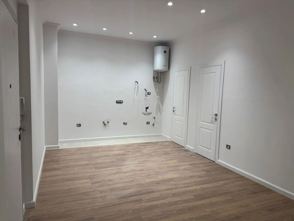 APARTAMENT ME QERA 1+1 RRUGA E KAVAJES 40.000 LEKE FH-97089