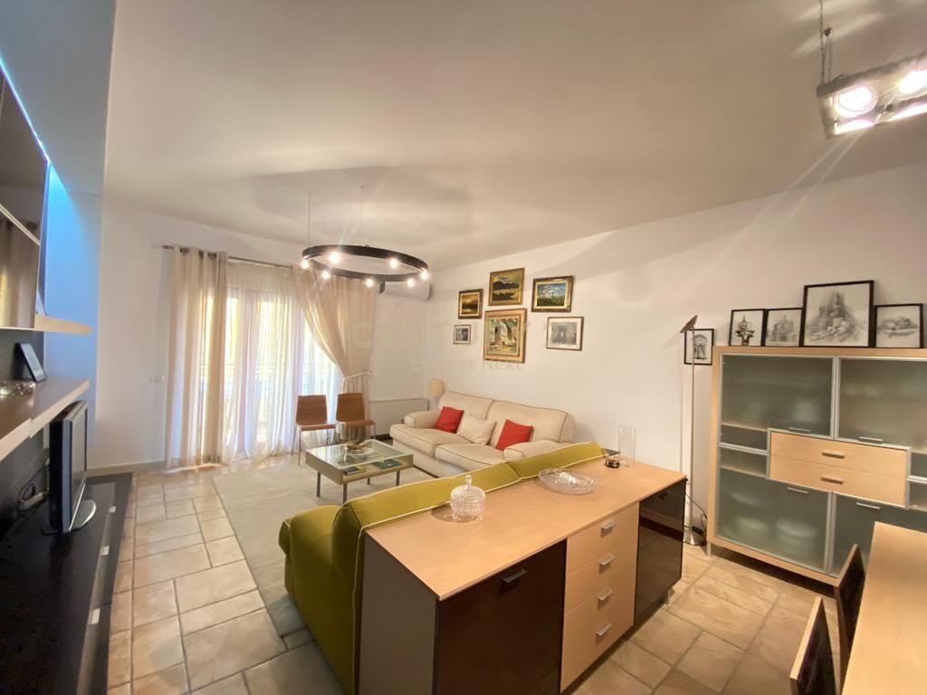 Apartament 2+1+2 per shitje te Kompleksi Dinamo