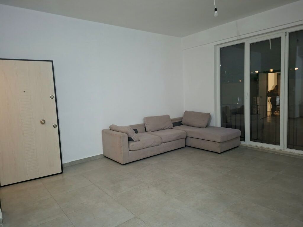 Affittasi Appartamento 2+1+1 con Balcone