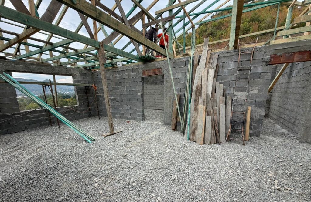 Shitje | Vilë 4 + 1 | Peze-Helmes | 290000 €