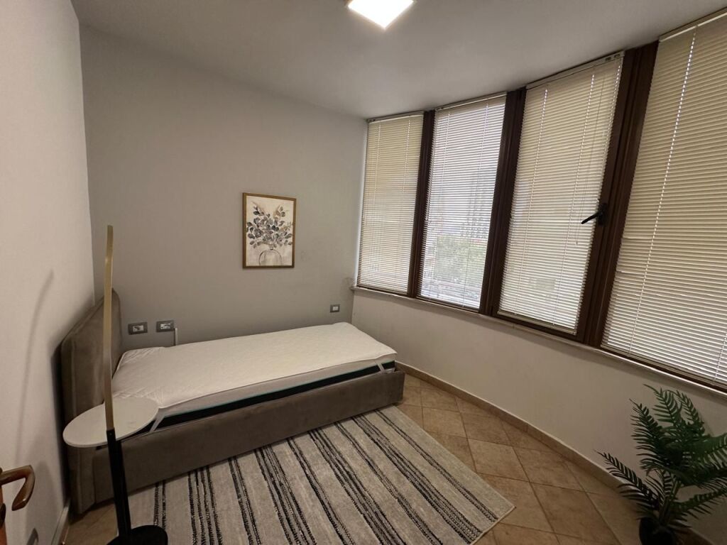 A 9 Kateshet viene affittato un appartamento 2+1, arredato, 80.000 Leke
