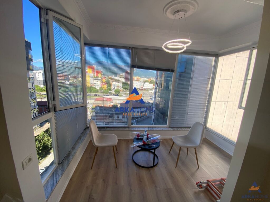 AFFITTASI APPARTAMENTO 1+1+BALCONE "COMPLESSO URSLUGA, EX STAZIONE DEI TRENI" 70.000 LEKE