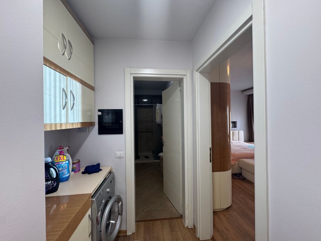 SHITET APARTAMENT 3+1+2 | LAPRAKË, RRUGA DRITAN HOXHA