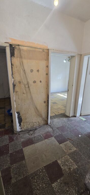 Apartment 2+1 + storage for sale on Ferit Xhajko Street (opposite the former Durres Restaurant, inside the ring)
