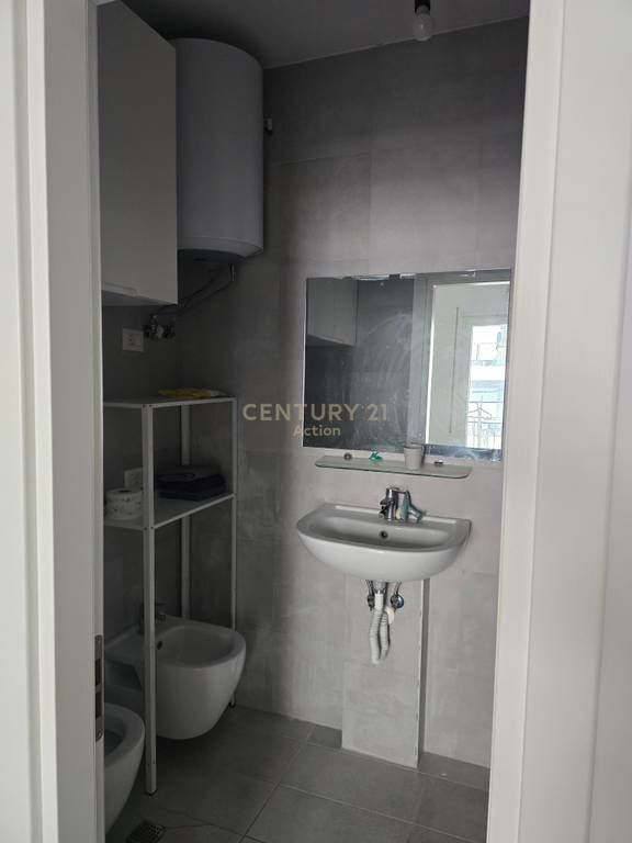 IN AFFITTO | 2+1 | UNIVERS CITY 📍 Univers City, Tirana Appartamento 2+1 550 € /Mese 55,000 Lek /Mese