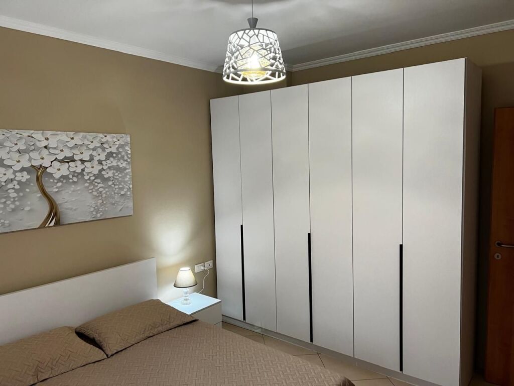 🏡 APARTAMENT 1+1 ME QIRA AFATGJATË – VLORË