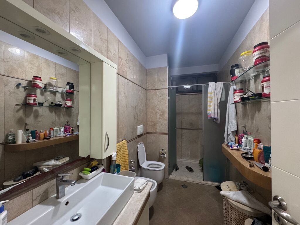 SHITET APARTAMENT 3+1+2 | LAPRAKË, RRUGA DRITAN HOXHA