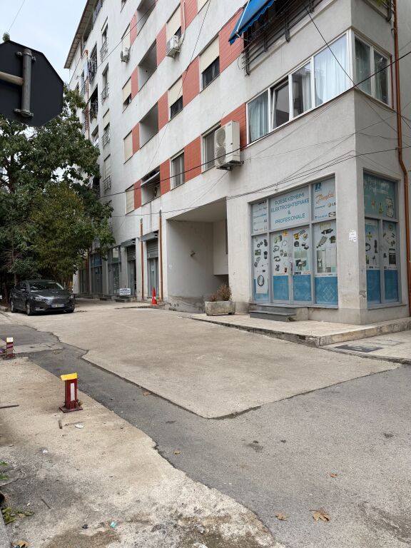 Shitet Vend Parkimi te Ish-Tregu Elektrik, Tiranë