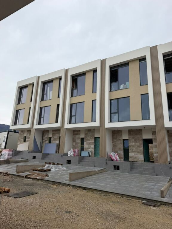 🏡 SUPER ÇMIM – SHITET VILË E BASHKANGJITUR | WEST HOME RESIDENCE, FARKË
